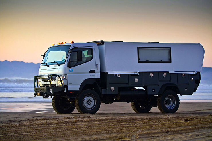 Fuso Canter 4x4 All Terrain Warriors: Daimlers Expeditions 