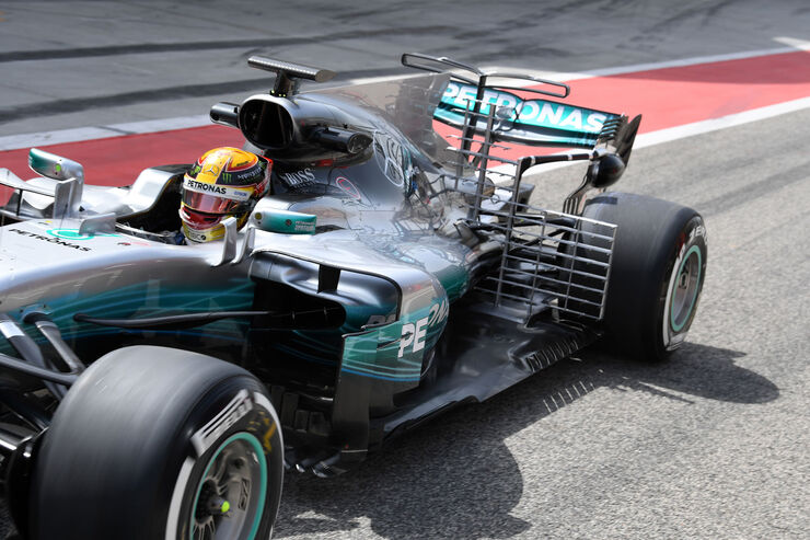 Lewis Hamilton - Mercedes - Formel 1 - Testfahrten - Bahrain International Circuit - Dienstag - 18.4.2017