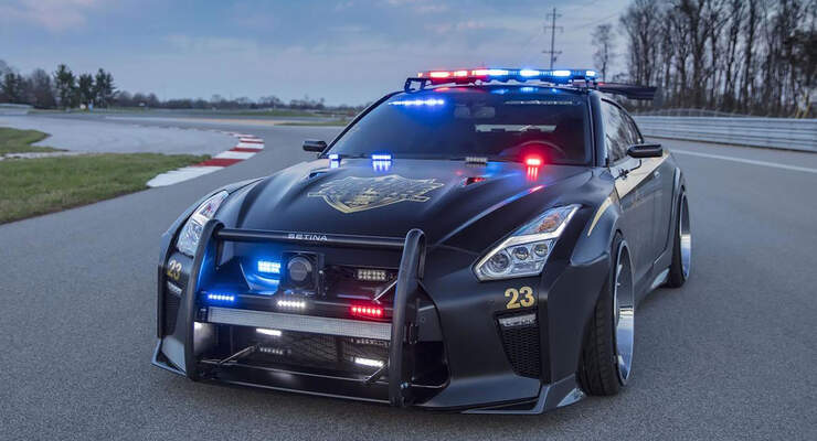 Nissan gtr police